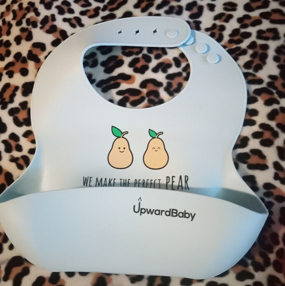 UPWARD Baby Set of 2 Silicone Bibs - Picture 3 of 3